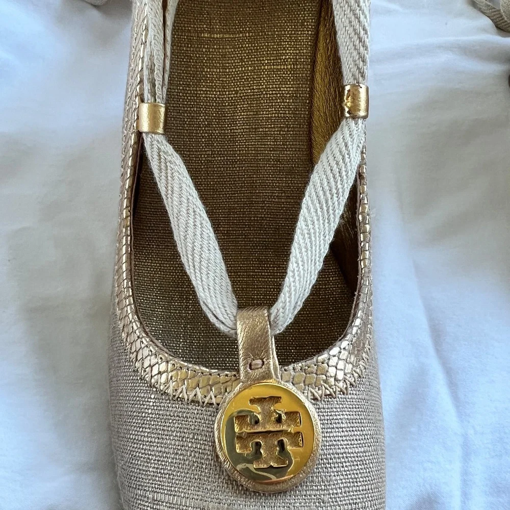 Tory Burch Tan Canvas Lace Up Ankle Espadrille Wedge with Gold Trim Size 9